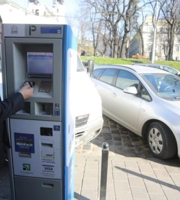 У Львові будуть нові паркувальні майданчики: кому - за 10 грн, а кому - за 3 грн