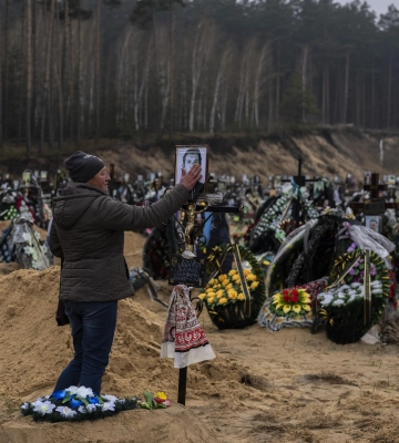 С марта 2022 года журналисты Associated Press обнаружили более 10 тысяч новых могил в Мариуполе