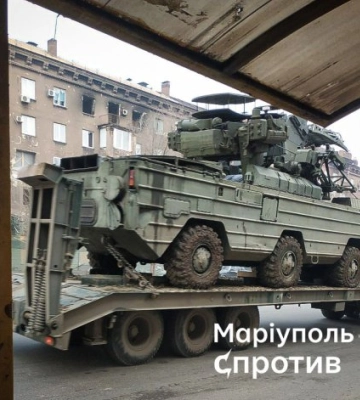 На Бердянський напрямок через Маріуполь суне колона російської техніки - відео
