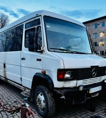62-річний водій маршрутки загинув, вчинивши потрійну ДТП у Надвірній