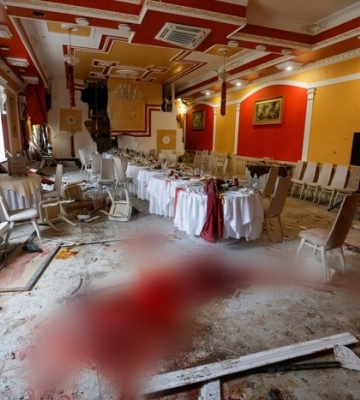 З’явилися фото обстріляного ресторану, у якому поранили Рогозіна