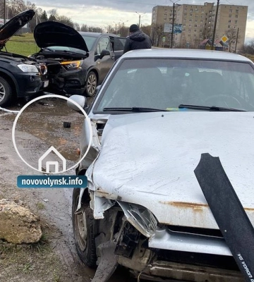У Луцькому районі сталась аварія: на місці працюють дві карети «швидкої»