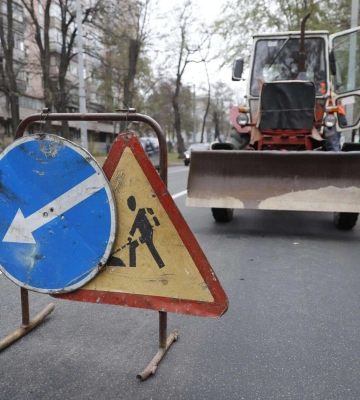 У центрі Дніпра комунальники запобігли прориву каналізації