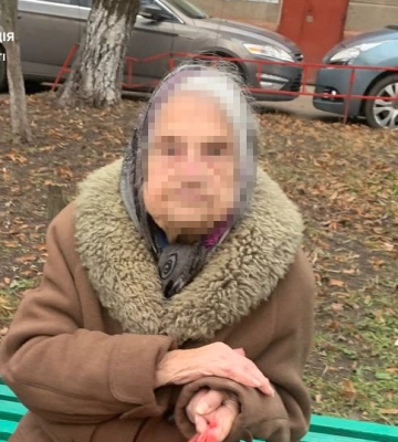 У Рівному 92-річна бабуся не могла самостійно потрапити додому