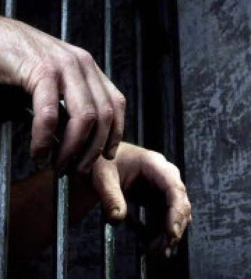 Скинув жінку з балкону: у Києві зловмисника засуджено до 10 років позбавлення волі