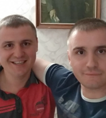 Сканально відомих братів-комуністів з Луцька відпустили з СІЗО під домашній арешт