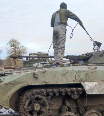 Бойцы Днепровской бригады ТРО захватили бронированную машину оккупантов (видео)