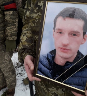 У Сумській громаді попрощалися з загиблим солдатом Богданом Федоренком