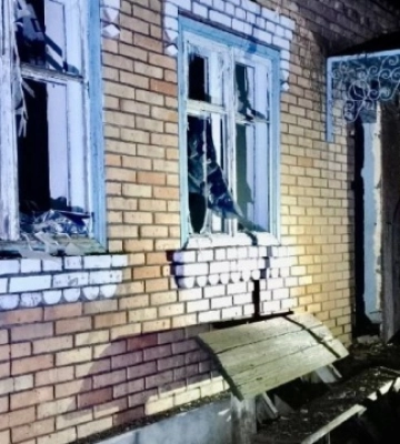 росіяни вночі знову вдарили по Нікопольському району, пошкоджені будинки та газогін