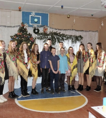 Школярі з Рівненщини зібрали посилку військовим