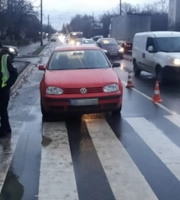 У Луцьку Volkswagen на переході збив жінку. Фото