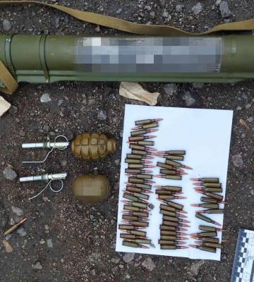 Житель Дніпропетровської області торгував гранатометом та гранатами посеред вулиці
