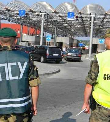 Додому на свята: що можна провозити в Україну