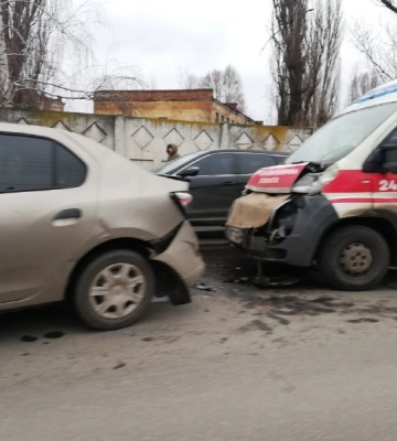 До уваги водіїв. У Полтаві масштабне ДТП і велика &quot;тягнучка&quot;