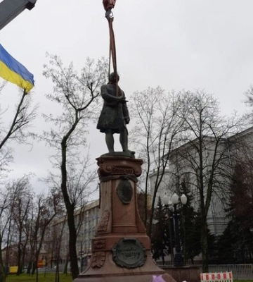 У Дніпрі демонтували пам&#039;ятник Ломоносову