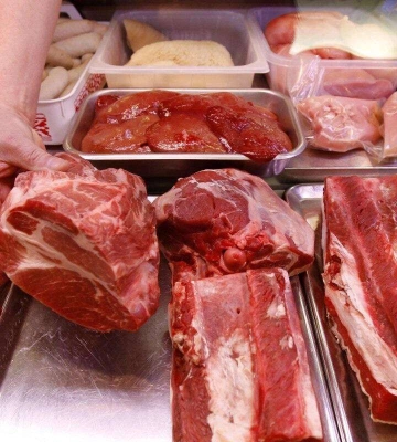 Взлетают до небес. В Днепре изменились цены на мясо