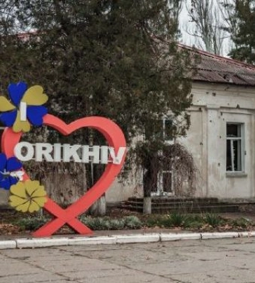 Як живуть люди у прифронтовому Оріхові, який щодня обстрілює ворог - відео