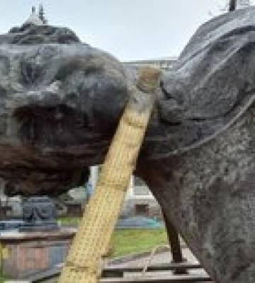 Ломоносова в Днепре больше нет: памятник русскому ученому демонтировали – видео, фото