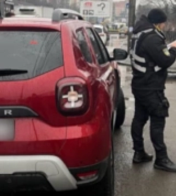 Патрульні Ужгорода склали 13 адмінматеріалів на водіїв, які порушили правила зупинки