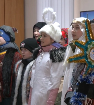 Юні колядники привітали з Різдвом працівників «ІРТ» та «Місто+»