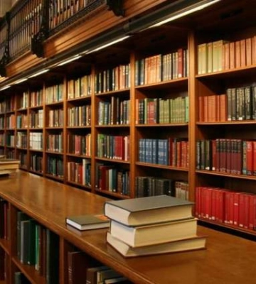 Донат на ВСУ и скидки: киевский книжный магазин просит приносить русскую литературу