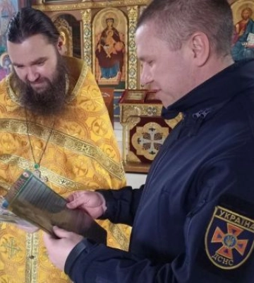 У запорізьких храмах рятувальники провели інструктажі з пожежної безпеки