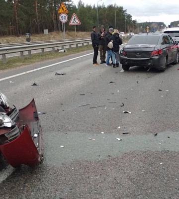 Аварія з потерпілими на автодорозі Київ-Чоп: перекриті дві смуги руху