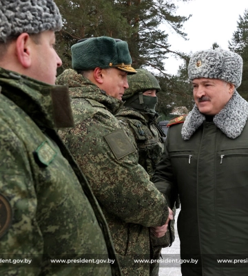 Лукашенко приїхав до російських військових в область, яка межує з Рівненщиною