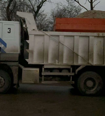 Негода в Дніпрі: у місті працює спецтехніка, власників авто просять не заважати роботі спецтранспорту