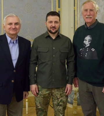 Зеленський зустрівся з американськими сенаторами: обговорили можливу ескалацію на фронті