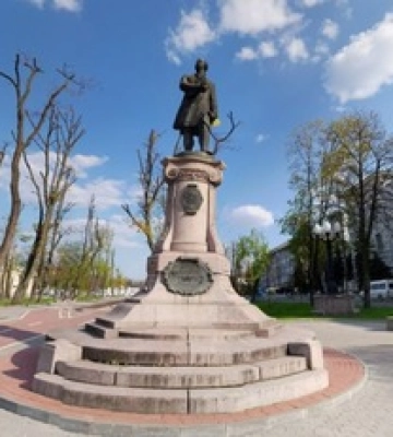 Следом за Пушкиным: в Днепре демонтировали монумент русскому ученому, фото и видео
