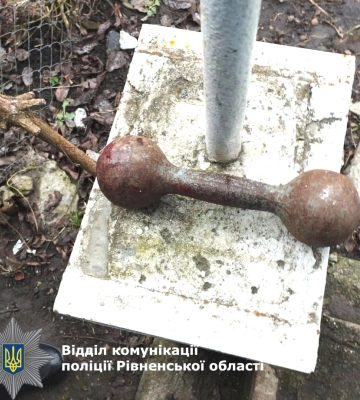 Бив гантелею по голові: у селі на Рівненщині сталося жорстоке вбивство