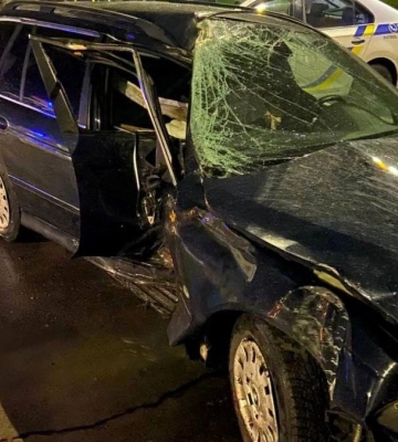 У Луцьку п&#039;яна водійка на BMW врізалася у дерево