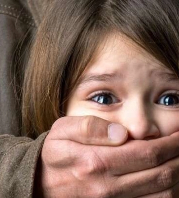 У Дніпрі чоловік затягнув дитину в лісосмугу і зґвалтував: суд ухвалив вирок
