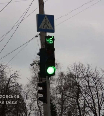 Працюватимуть навіть під час блекаутів. У Дніпрі тестують акумуляторні батареї для світлофорів