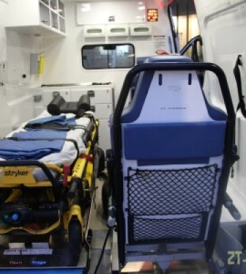 Житомирська дитяча лікарня отримала автомобіль Швидкої допомоги від українців у Австрії