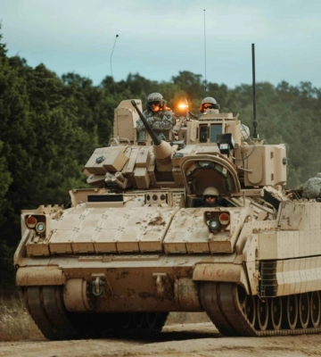 Ракети до HIMARS і ППО, БМП Bradley і HUMVEES — що у новому транші допомоги Пентагона Україні