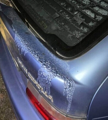 У Дніпрі затримали чоловіків, які масово обливали кислотою автомобілі