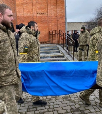 «Мріяв працювати на землі». На Волині попрощалися з військовим Миколою Журавльовим