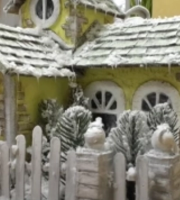 В Ужгороді майстриня з Чернігова провела майстер-клас із виготовлення різдвяного будиночка (ФОТО, ВІДЕО)