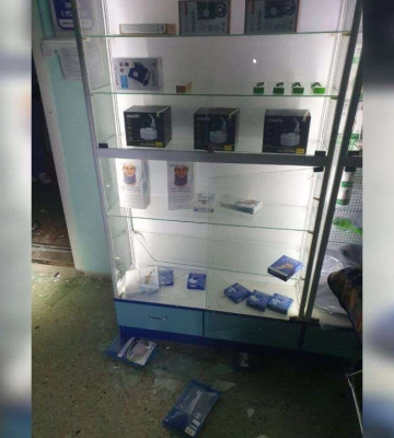 У Дніпрі п&amp;#039;яний чоловік розбив скло в аптеці та чіплявся до співробітниці