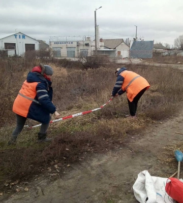 В городе на Харьковщине дворники нашли мины на остановке транспорта