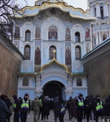 Настав час оголошувати хрестовий похід: росіяни влаштували істерику через українське богослужіння в Лаврі