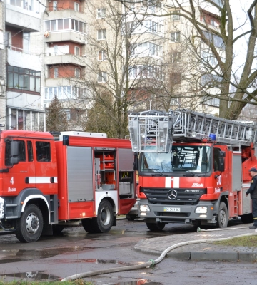 У Львові спалахнула пожежа у 9-ти поверхівці