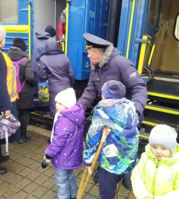 Рятувальники Донеччини надають допомогу населенню під час евакуації