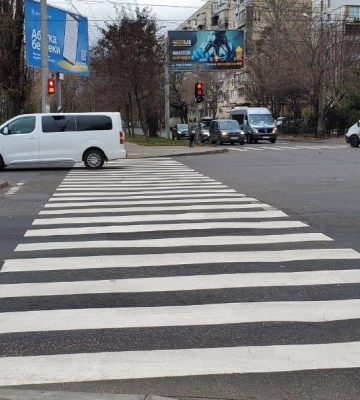 В Одесі оновлюють розмітку пішохідних переходів