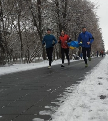 Пів сотні лучан бігли естафету в пам'ять про загиблого Героя Олександра Мартинюка 