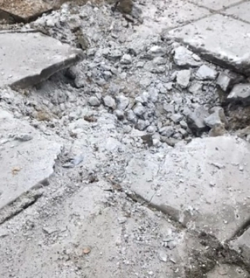 Обстріл Херсона: ворожий снаряд вбив і поранив людей біля супермаркета