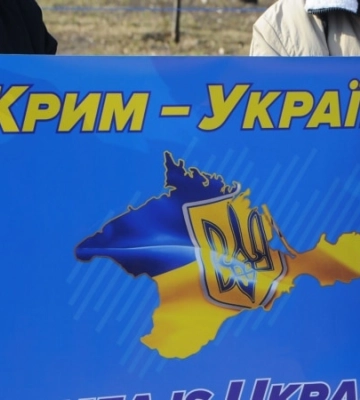 Активисты расклеили проукраинские листовки в Евпатории, Ялте и Феодосии