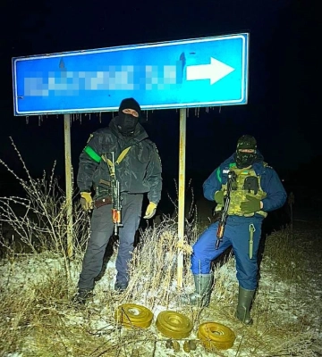 В Ізюмському районі поліцейські виявили на узбіччі дороги протитанкові міни